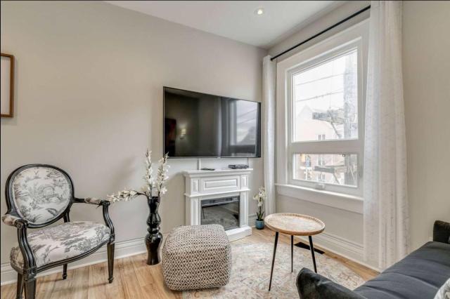 Casa Queen - Unique 2BR Suite in Leslieville