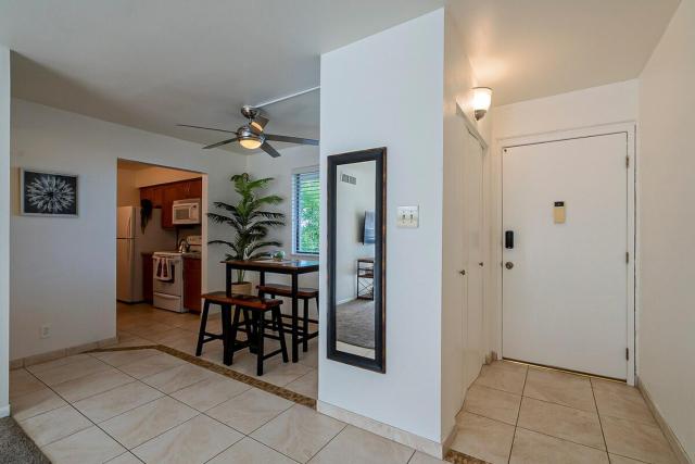 Modern Condo - Get to Old Town in Minutes!