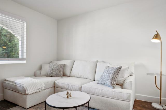 Cozy Scottsdale Studio - King Bed, Pool, & Parking