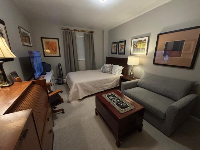 Cozy Brooklyn Home, Private Room in Host Shared Apartment