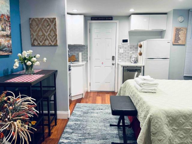 Luxe City Hall Suite by Rittenhouse Square