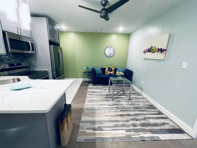 Rittenhouse Square near Kimmel Center 1BD Suite