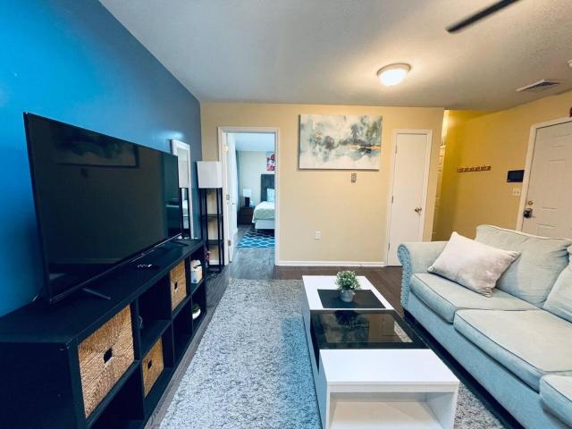Cozy 1BD Apt - Magic Garden in Center City