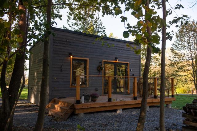 Glamping & Farm Zlaté Podlesí - Slamáček v sadu