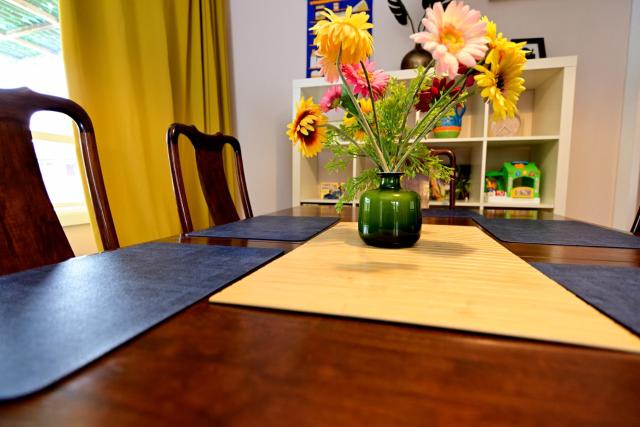 Two Pines, whole home in Tullamarine near airport!