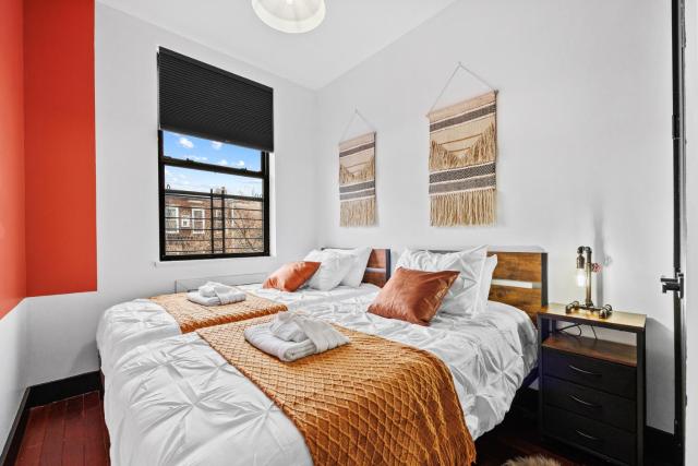 Rustic Chic 4BR for Groups - Bushwick's Finest Stay