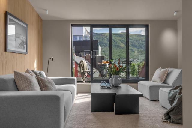 Northstay - The Loft l City Center Deluxe Apartment l Balcony, City, Ocean & Mountain Views