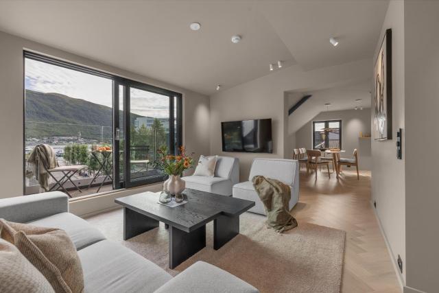 Northstay - The Loft l City Center Deluxe Apartment l Balcony, City, Ocean & Mountain Views