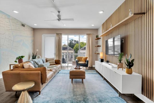 Mid-century condo w pool & gym