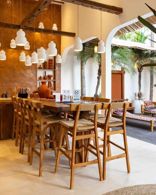 Villa Galanga - Brand New Ethnic Hacienda Villa Next to Canggu with Private Pool and Parking