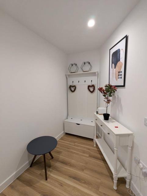 Hale Elite Apartment - 20 Min from Central London