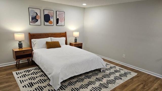 North Columbus Townhouse - Central, Updated, Fireplace