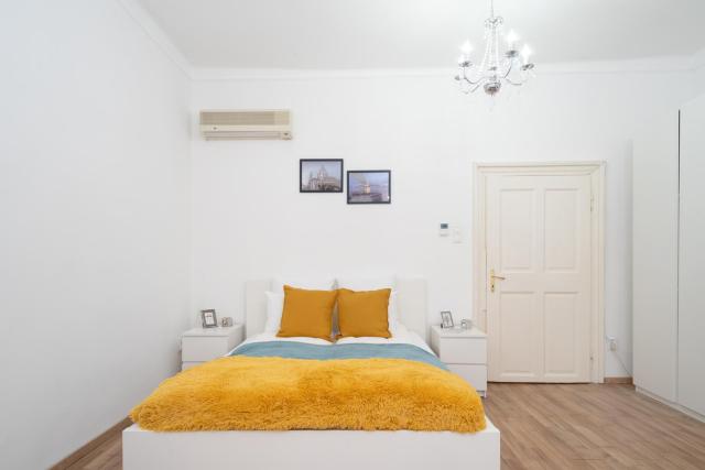 Vaci street Centre Modern APT With 3BRS AC