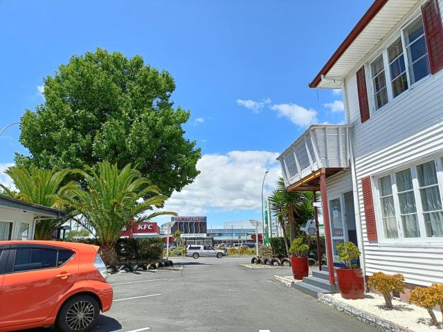 Rainbow Motel & Guest House