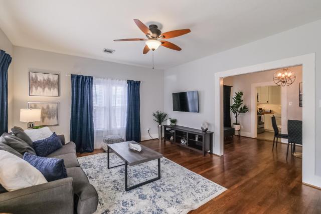 Lindale Charming Home Sleeps 4 Yard WiFi