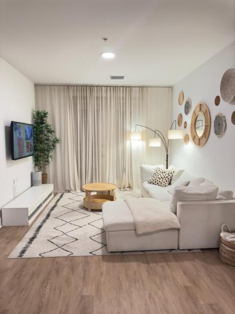 Modern 1 bedroom Apartment and Den in Orlando