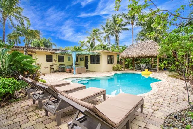 3-Bedroom Villa with Heated Pool and Tropical Yard in Hollywood Lakes