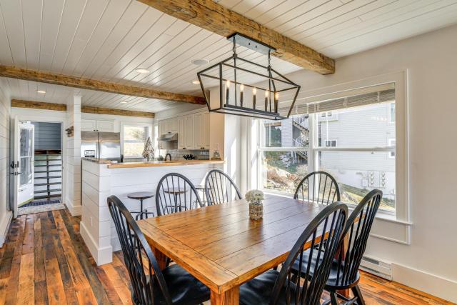 2 Mi to Beech Mtn: Fully Remodeled Condo w/ Patio!