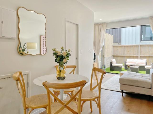 Tranquil Townhouse 2BR & 1 Study with Free Parking & Backyard