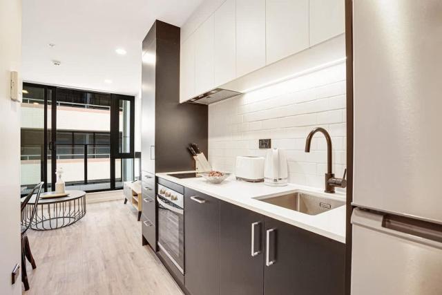 Stunning Architecturally Designed Studio in CBD - Pool Gym Sauna