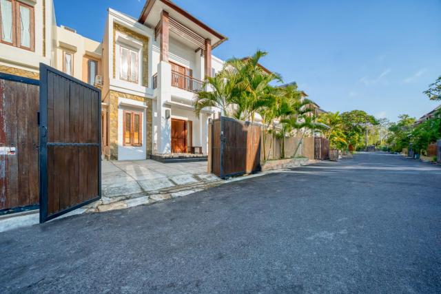 3 Bd Pvt House with big common pool and Gym