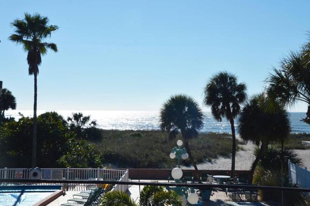 Johns Pass Beach Motel - Treasure Island Beach