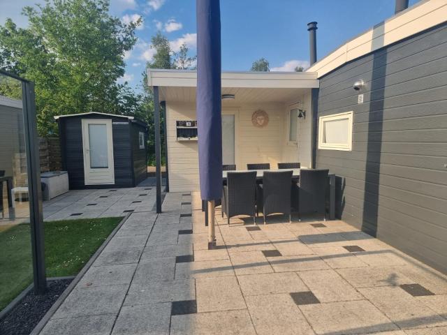 Chalet Jade op camping It Wiid in Eernewoude