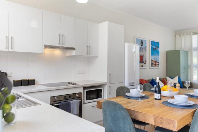 Hacienda at Henley - Chic Seaside Haven near Airport