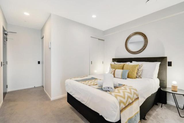 Modern Designed AC 1B Apt with Pool Gym Sauna in CBD