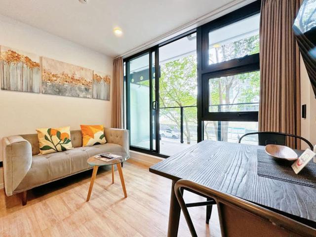 Central Location Cozy Studio with Pool Gym & Sauna Nearby Skytower