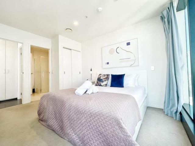 Amazing Harbour & Sea View 2Bd & 2Bth with Aircon Near Skytower & Britomart