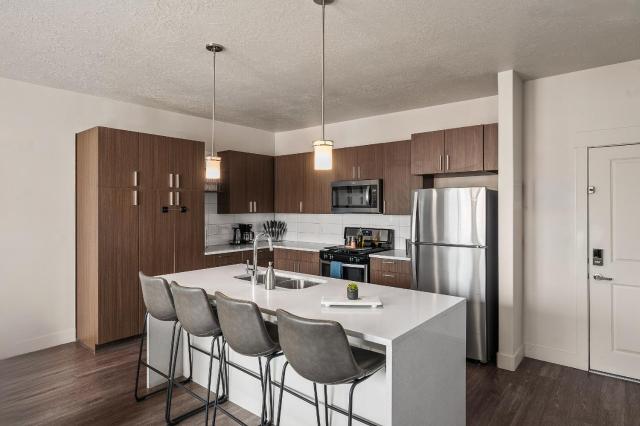Stunning 1BD Pool, Htub, Gym Near Convention Centre