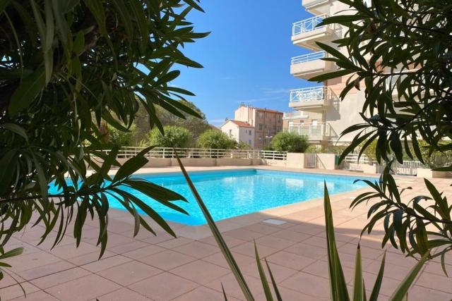 06AI - Beautiful renovated studio - sea and pool view