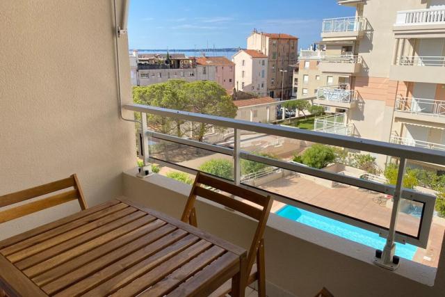 06AI - Beautiful renovated studio - sea and pool view