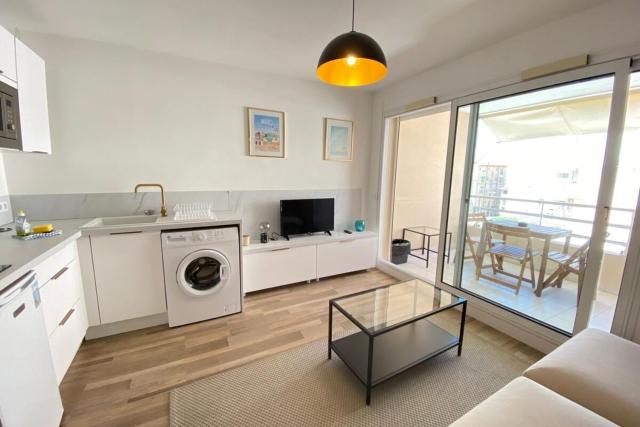 06AI - Beautiful renovated studio - sea and pool view