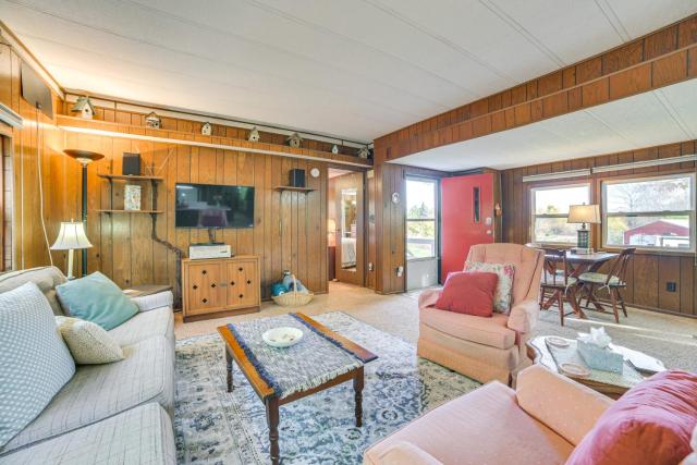 13 Mi to Nubs Nob: Pet-Friendly Retreat