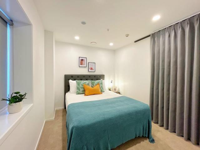 Incredible Park & SkyTower View - Free Parking & AC