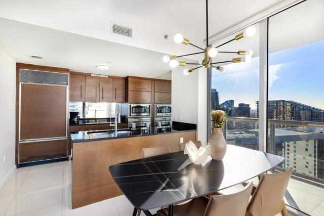 Sky High Penthouse Corner 2BR 2BA Icon Brickell