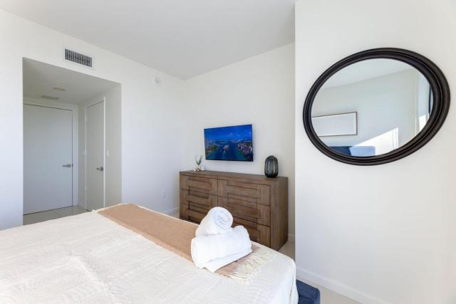 Sky High Penthouse Corner 2BR 2BA Icon Brickell