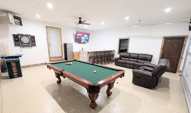 Lakefront, Private Beach, Garage Bar, Near WI Dells, King Beds, Sleeps 16, Near Ski Hills