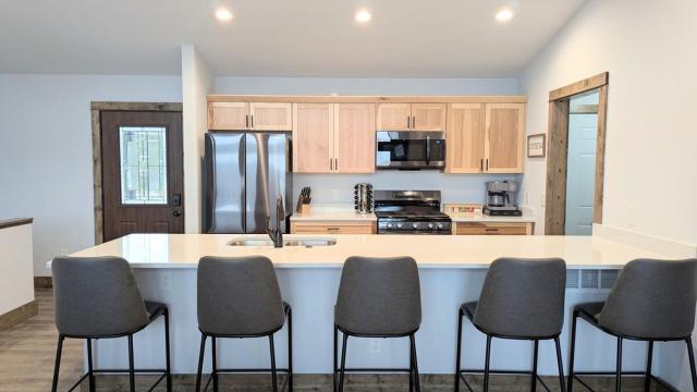 Lakefront, Private Beach, Garage Bar, Near WI Dells, King Beds, Sleeps 16, Near Ski Hills