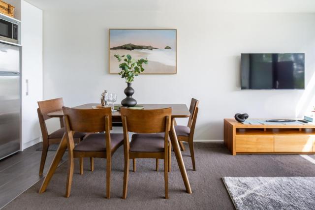 Dashing 2-Bedroom Apartment in Vibrant City Hub
