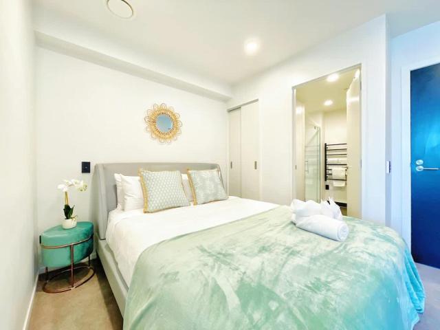 Aircon City Cozy Studio Near SkyTower vs Pool Gym Sauna