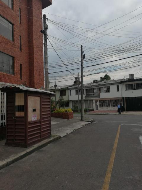 Bienvenidos a la casa de Rosa Cerca al aeropuerto Welcome to Rosas house close to the airport
