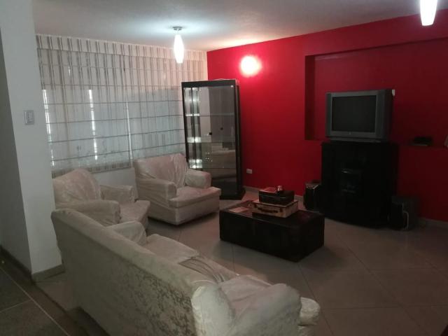 Bienvenidos a la casa de Rosa Cerca al aeropuerto Welcome to Rosas house close to the airport