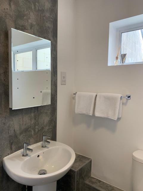 Best located Flat in Cheltenham and Free Parking
