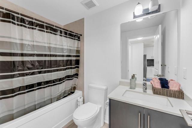 Luxury Spacious Apartment 10 min to Airport Wifi