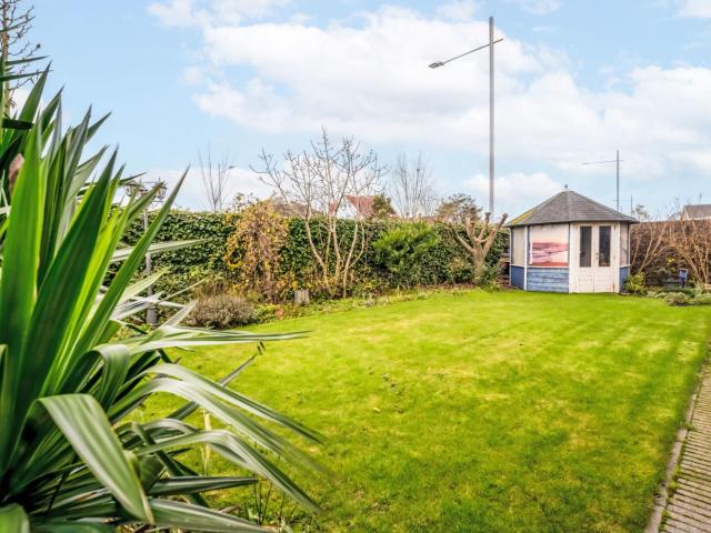 Apartment Zeelucht with private garden by Interhome