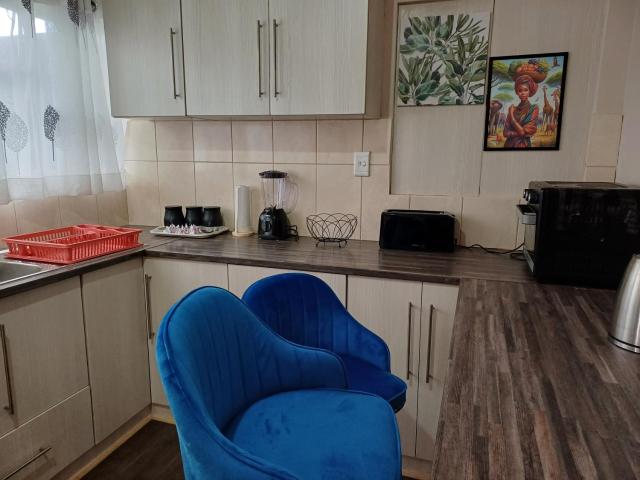 Oakway Guest Suite 2 Beds 1Bath Aircon Kitchen Private