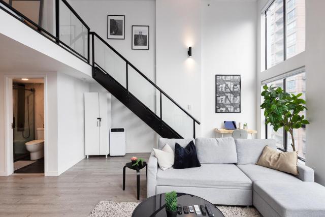 Loft in Entertainment District with FREE underground Parking